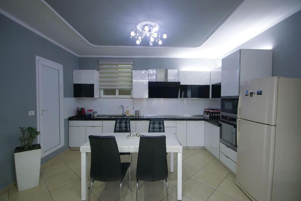 Central 2BD Villa - Image 3