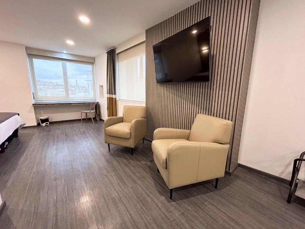 TV a/nebo společenská místnost v ubytování HUNICO HOTEL
