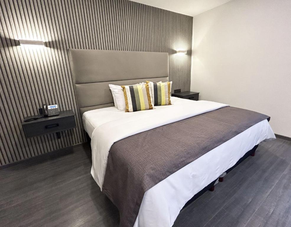 Postel nebo postele na pokoji v ubytování HUNICO HOTEL