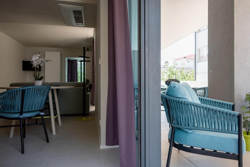 Posezení v ubytování Aparthotel Zefiro com design, large terrace, bike, near beach and thermal