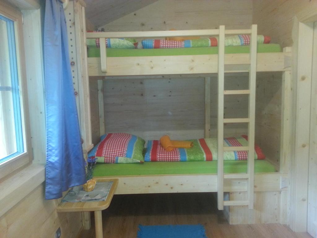 Palanda nebo palandy na pokoji v ubytování Miehl