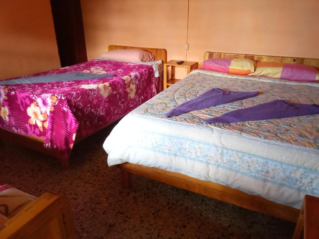 Hospedaje Santo Domingo - Habitación Cuádruple Con Baño Privado