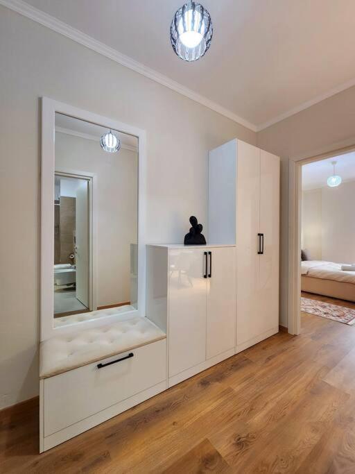 New Bazaar Flat w/ 24H Self Check In - Image 8