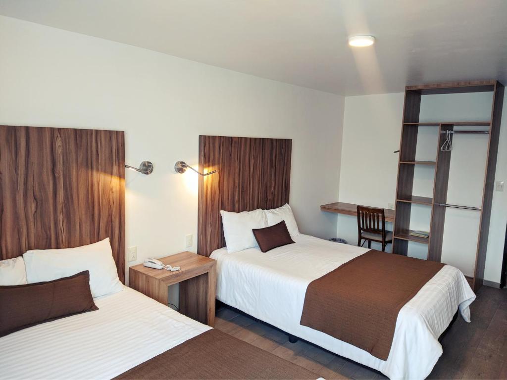 Un pat sau paturi într-o cameră la Hotel Plaza Morelos