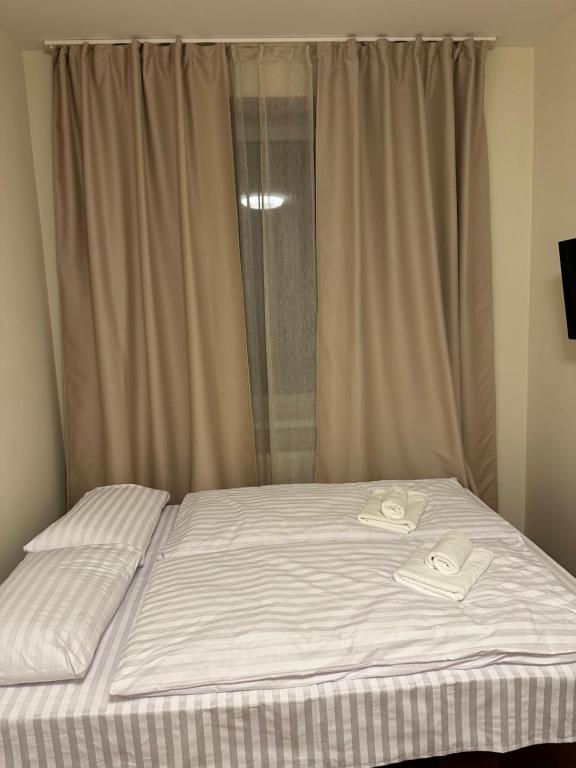 Postel nebo postele na pokoji v ubytování Modern Apartments Uzhgorod