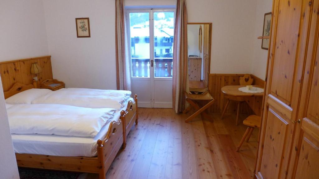 Posteľ alebo postele v izbe v ubytovaní Hotel Bellaria - Cortina d'Ampezzo