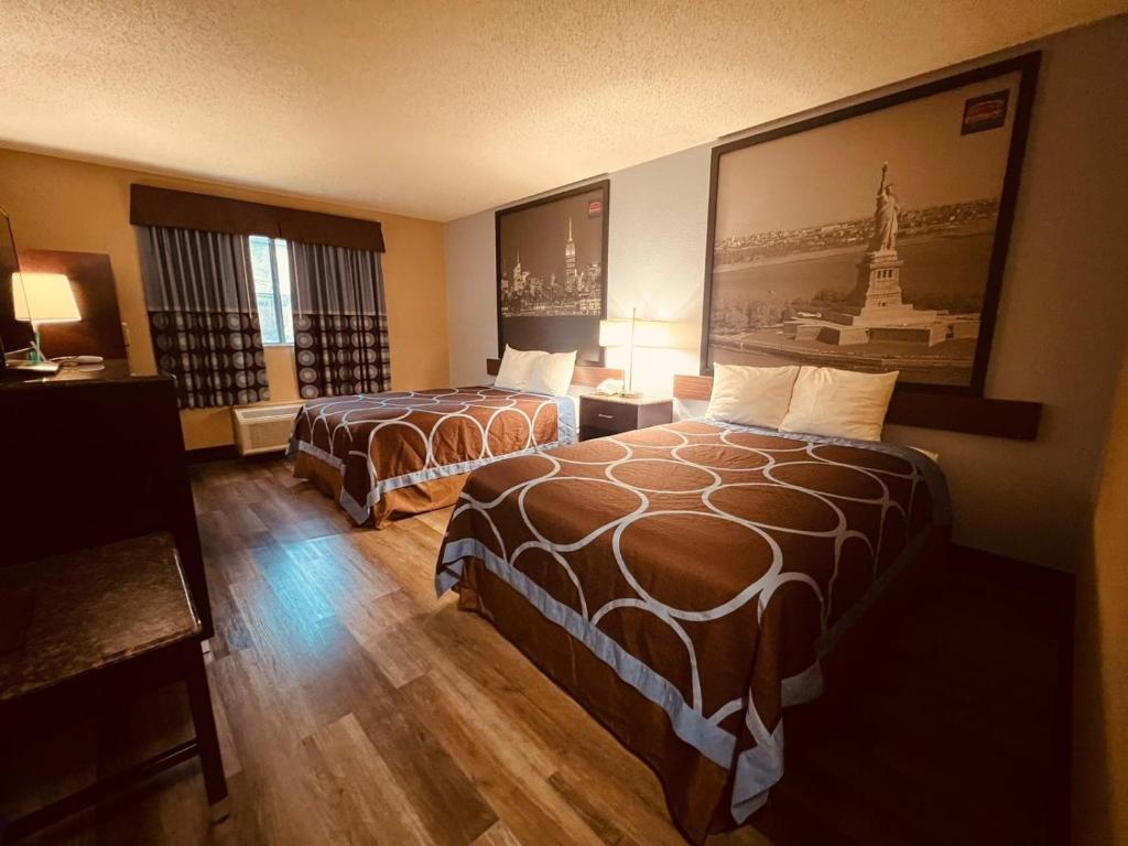 Postel nebo postele na pokoji v ubytování FairBridge Inn Express Nyack
