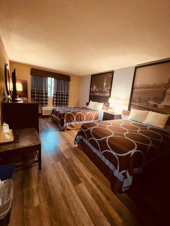 Postel nebo postele na pokoji v ubytování FairBridge Inn Express Nyack