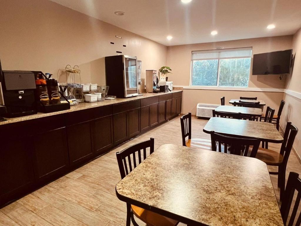 Kuchyň nebo kuchyňský kout v ubytování FairBridge Inn Express Nyack