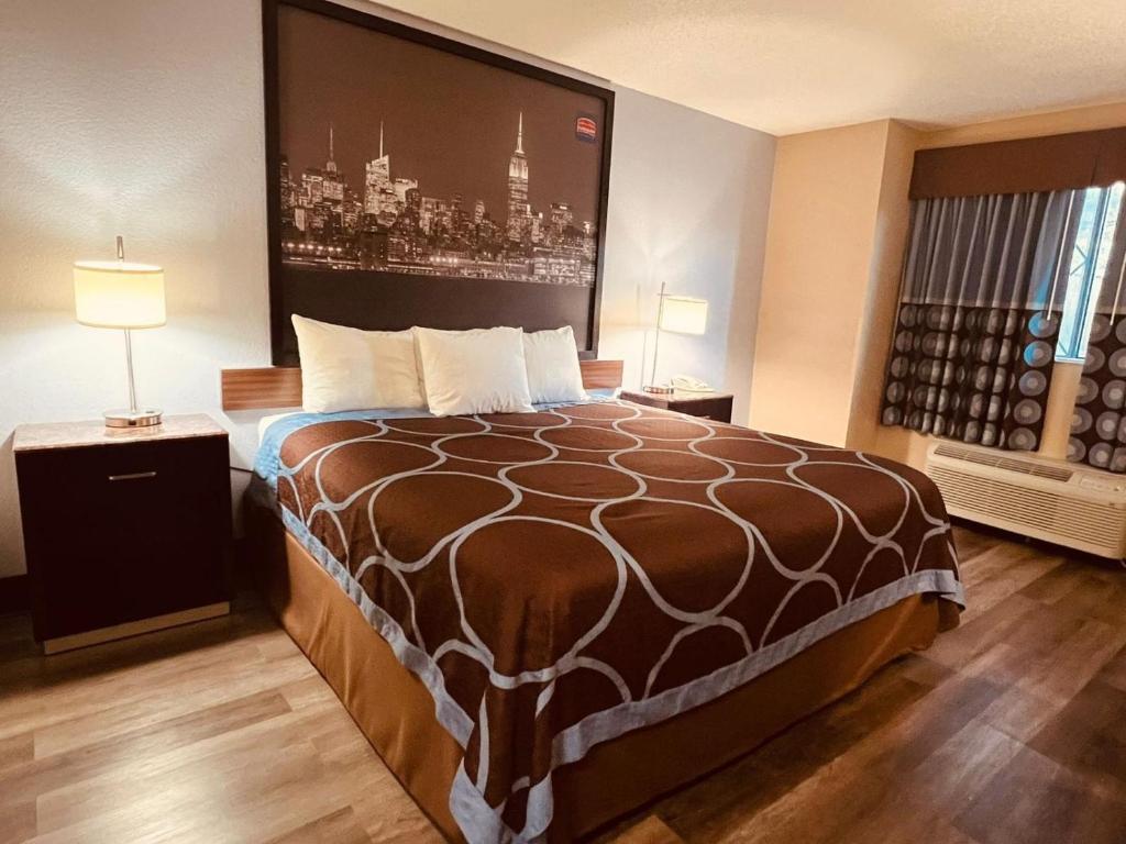 Postel nebo postele na pokoji v ubytování FairBridge Inn Express Nyack