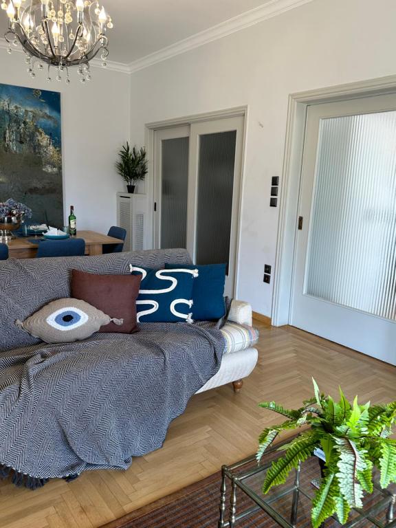 2 BD Apt in Syntagma with Acropolis viewにあるシーティングエリア