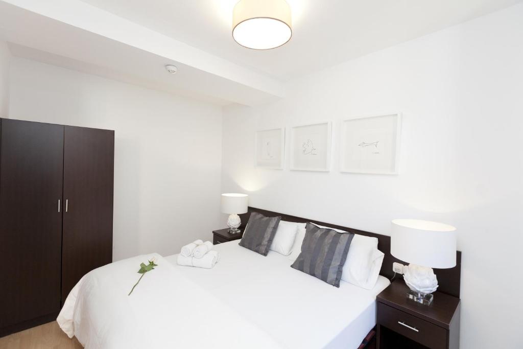 Happy Apartments - Two-Bedroom Apartment With Terrace