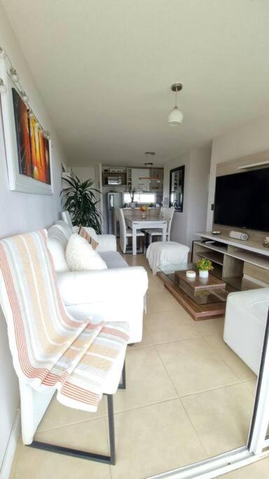 TV a/nebo společenská místnost v ubytování Deptomar307 Condominio Miramar El Tabito