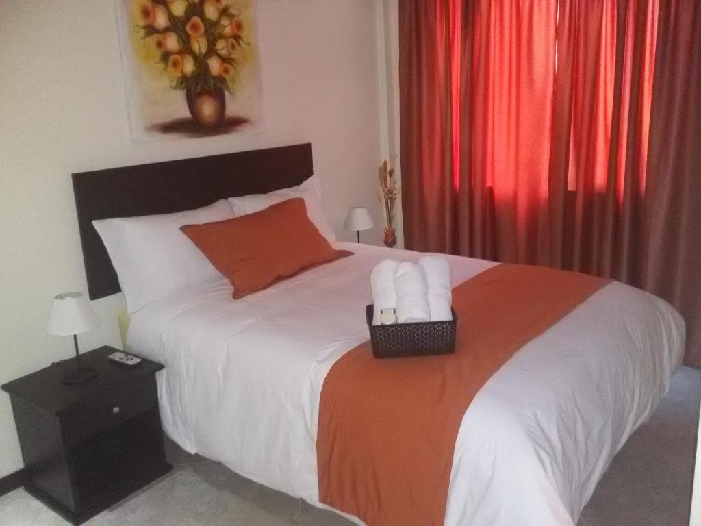 Postel nebo postele na pokoji v ubytování Hotel Las Mercedes Airport-Quito