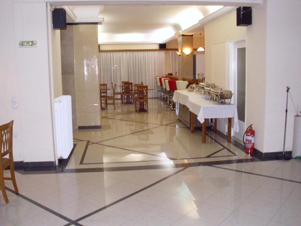 Reštaurácia alebo iné gastronomické zariadenie v ubytovaní Hotel Cybele Pefki