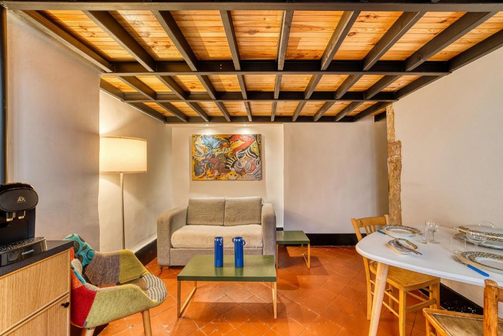 a living room with a couch and a table at Le Citadin - Charmant T2 en plein coeur de Lyon in Lyon