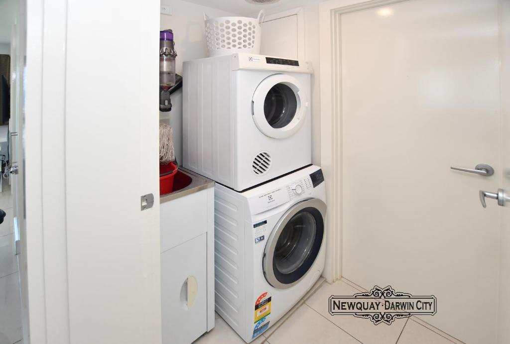 Fotografija u galeriji objekta "NEWQUAY" Ideal Location & Views at PenthousePads u gradu Darvin