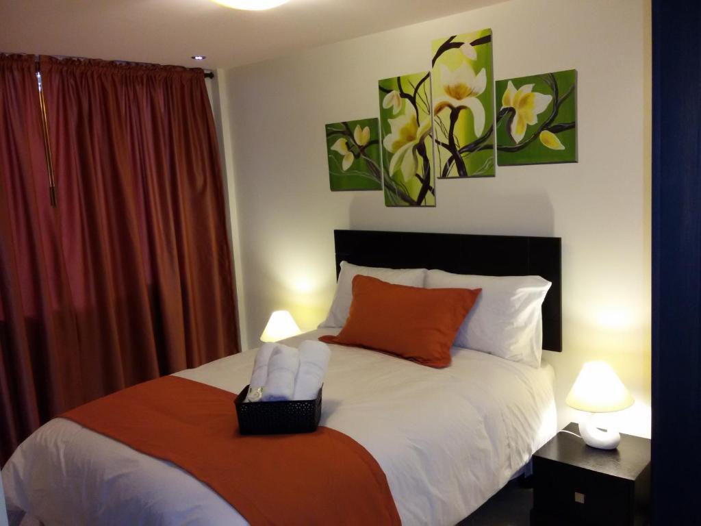 Postel nebo postele na pokoji v ubytování Hotel Las Mercedes Airport-Quito