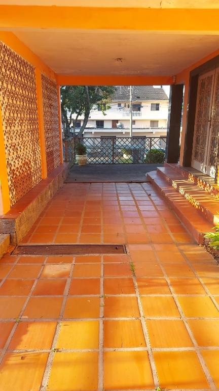 an empty patio with orange tiles on the floor at Casa de hóspedes 436 in Curitiba