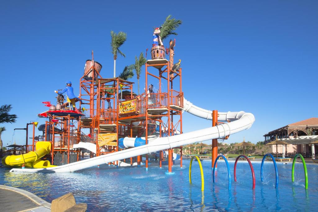 Swimmingpoolen hos eller tæt på Pickalbatros Aqua Vista Resort - Hurghada