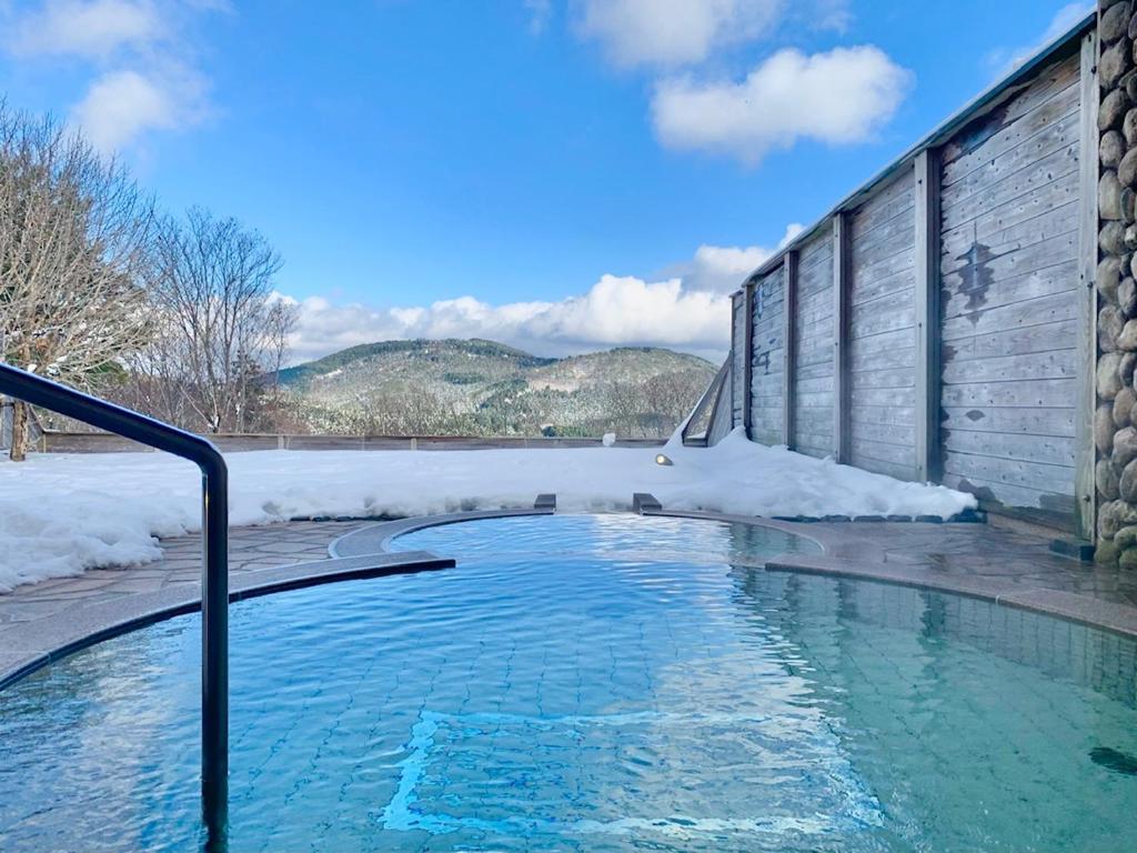Bazén v ubytování Mineyama Kogen Hotel Relaxia nebo v jeho okolí