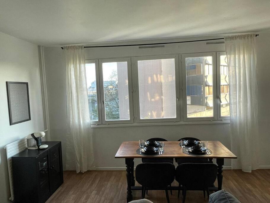 Photo de la galerie de l'établissement Joli F2 plein centre ville, Évry-Courcouronnes