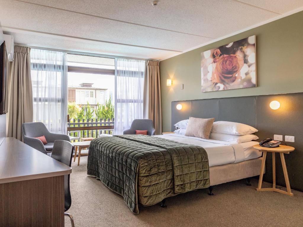 Postel nebo postele na pokoji v ubytování Auckland Rose Park Hotel
