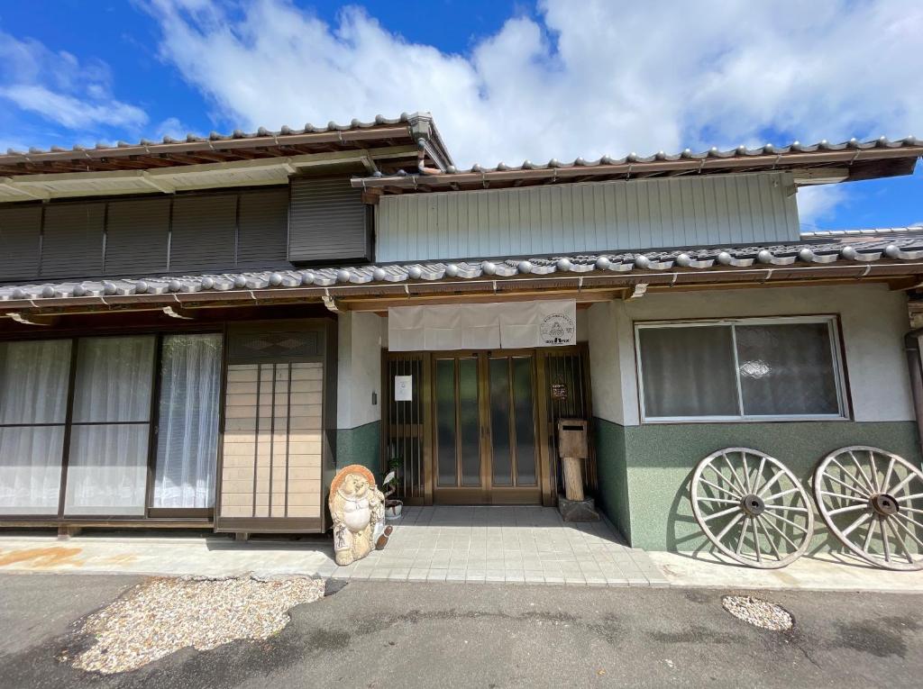 a house with two cannons on the front of it at 和良ポポハウス in Gujo