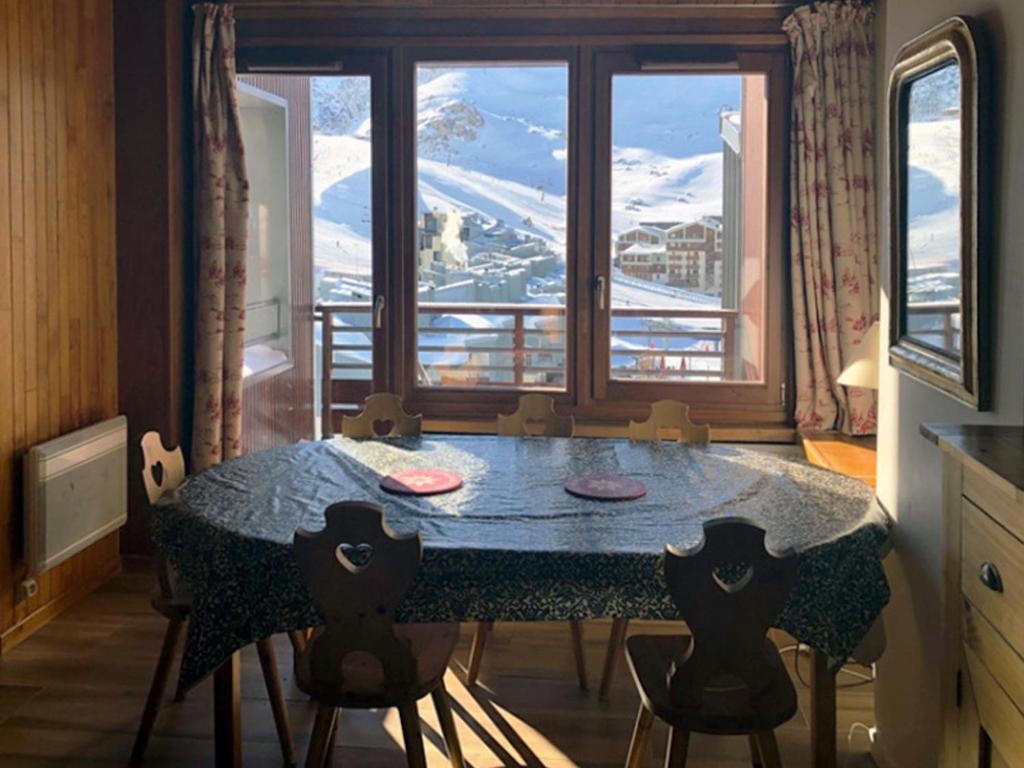 a kitchen with a table with chairs and a large window at 3 pièces au Val Claret avec parking et wifi, proche pistes - FR-1-449-169 in Tignes