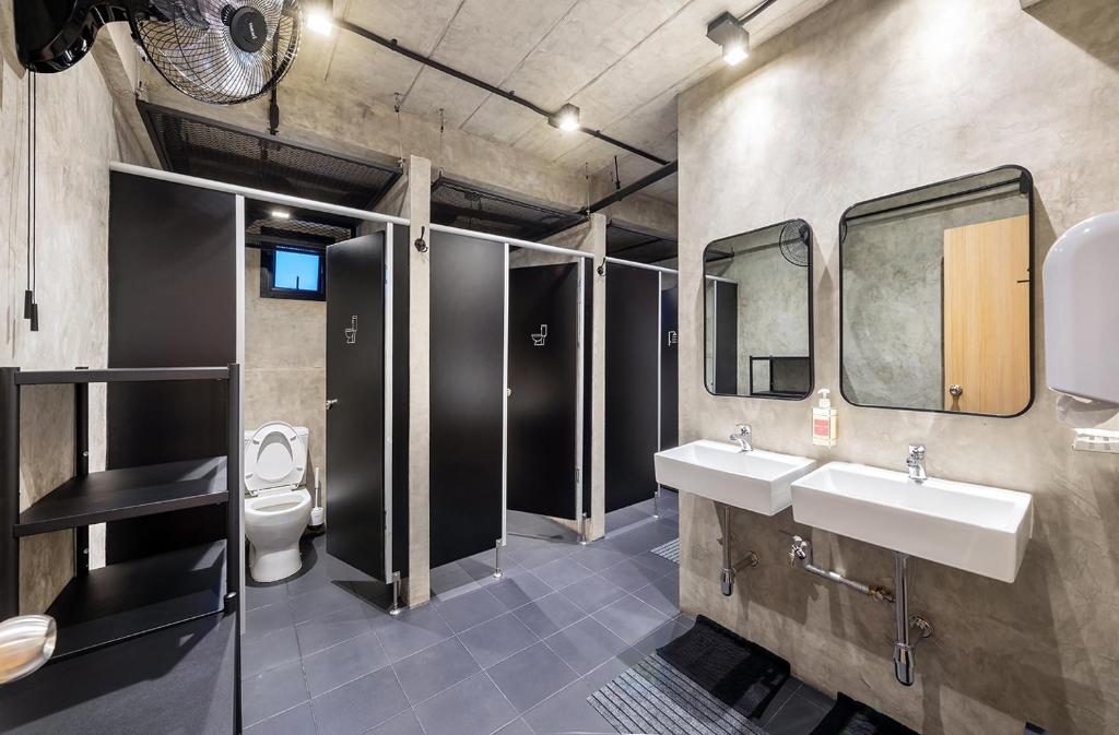 Siam Subway Hostel and Café - 10