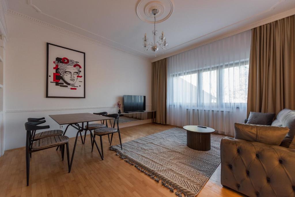 TV a/nebo společenská místnost v ubytování Sarajevo Central Elegance Apartments