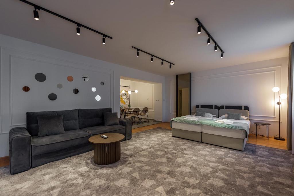 Postel nebo postele na pokoji v ubytování Sarajevo Central Elegance Apartments