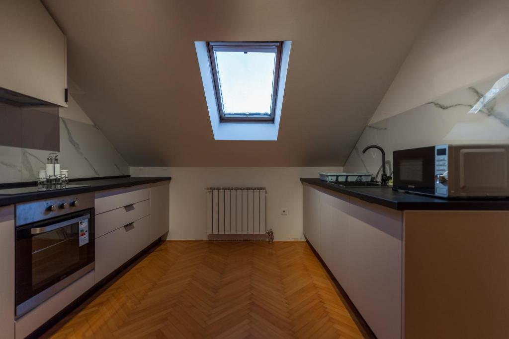 Kuchyň nebo kuchyňský kout v ubytování Sarajevo Central Elegance Apartments