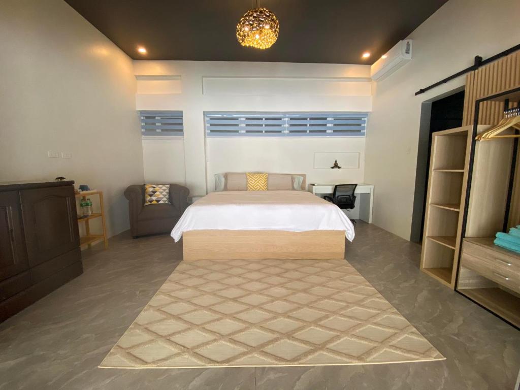 a large bedroom with a bed and a couch at MONTECRISTO in San Pablo