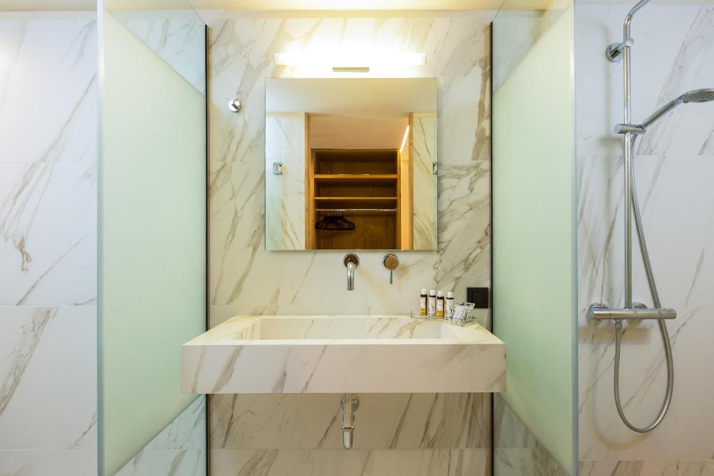 Kúpeľňa v ubytovaní Ammos Suites