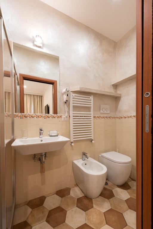 Top Floor Colosseo Guesthouse - 9