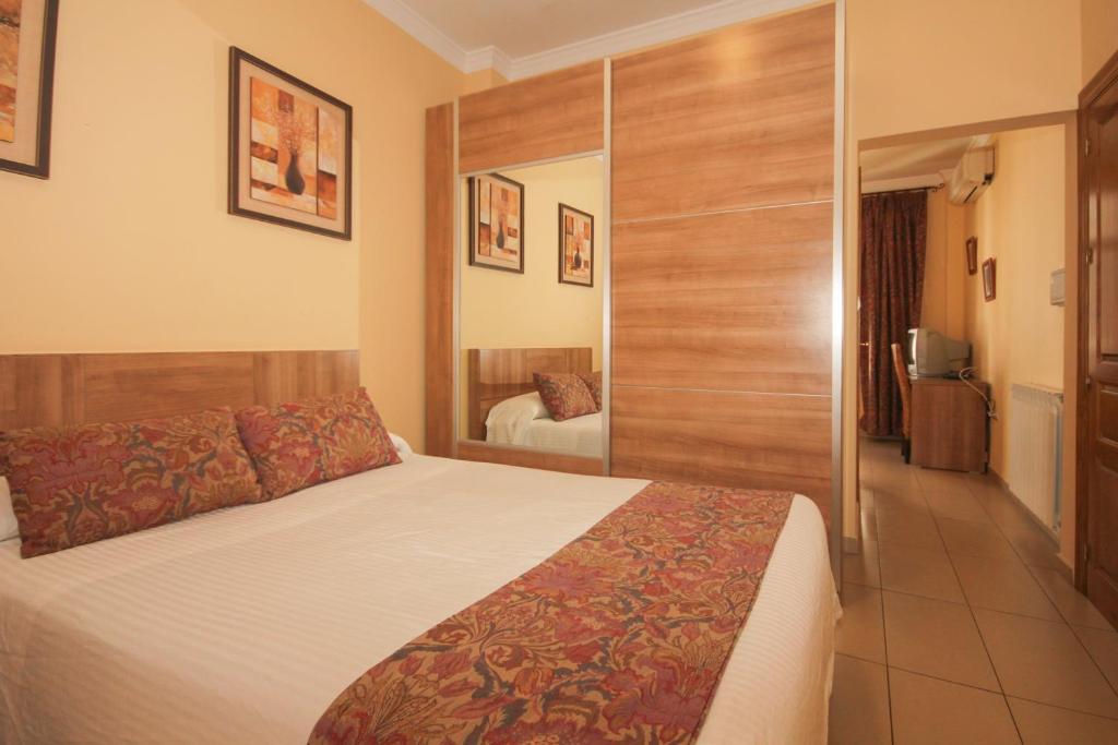 Hostal Costa Azul, Granada – Updated 2022 Prices