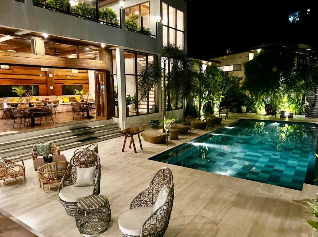 Bazén v ubytování Ahana Resort El Nido nebo v jeho okolí