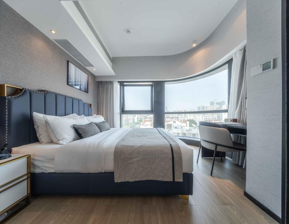 Postel nebo postele na pokoji v ubytování BORUISI Executive Apartment