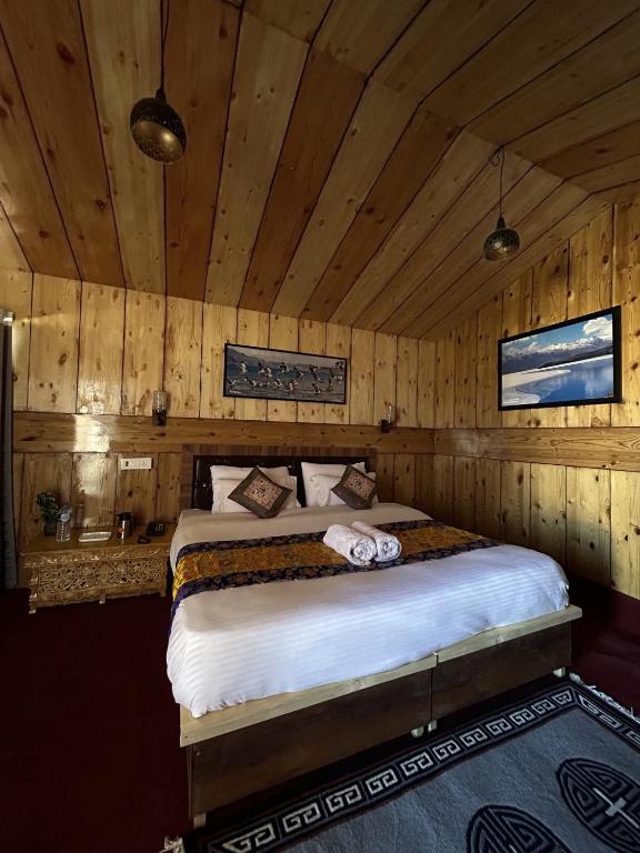 Postel nebo postele na pokoji v ubytování Pangong Pearl