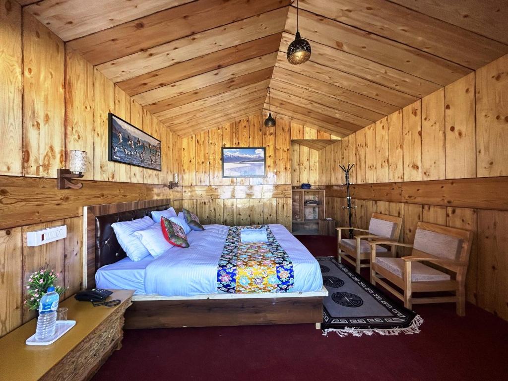 Postel nebo postele na pokoji v ubytování Pangong Pearl