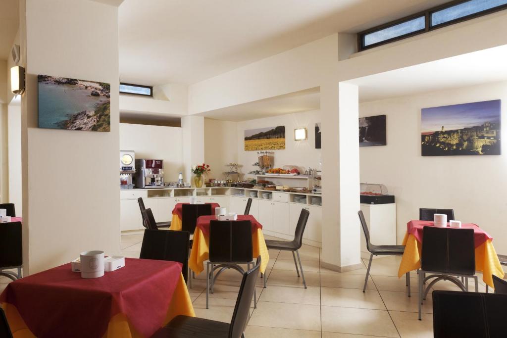 TV a/nebo společenská místnost v ubytování Hotel Corallo