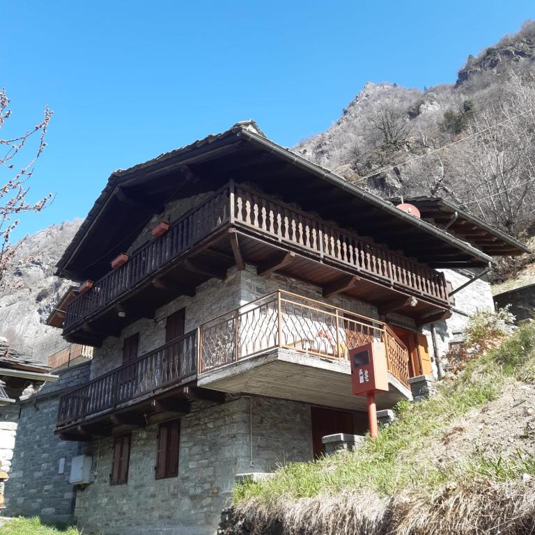 Kép Baita "Lou Tzatagni" Pialemont Champorcher - CIR VDA - PONTBOSET 0002 szállásáról Pontbosetben a galériában