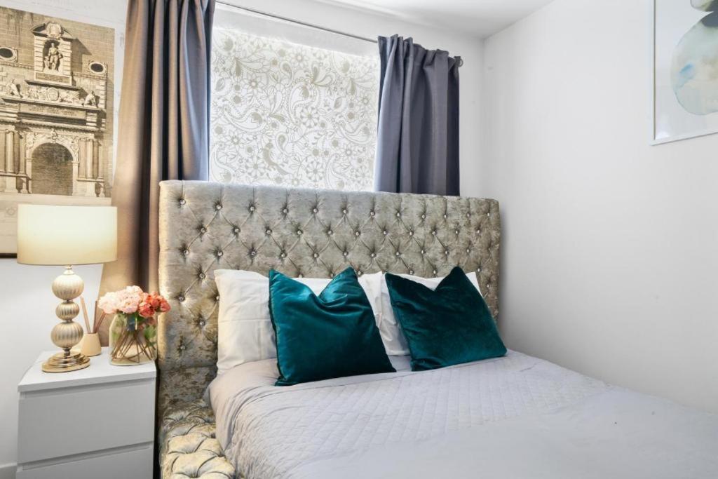 Posteľ alebo postele v izbe v ubytovaní Modern Deluxe 1 Bed Apartment London Bridge Bermondsey - Perfect for Long Stays