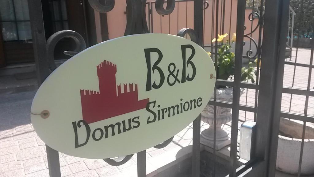 シルミオーネにあるB&B Domus Sirmioneの門模様