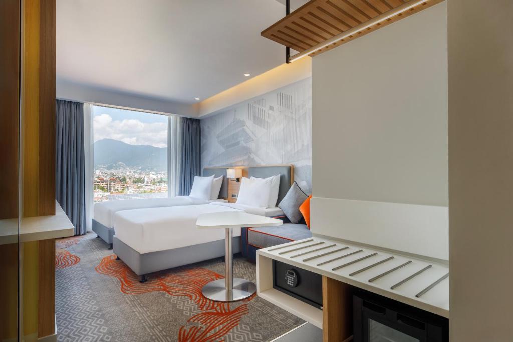 Postel nebo postele na pokoji v ubytování Holiday Inn Express Kathmandu Naxal by IHG