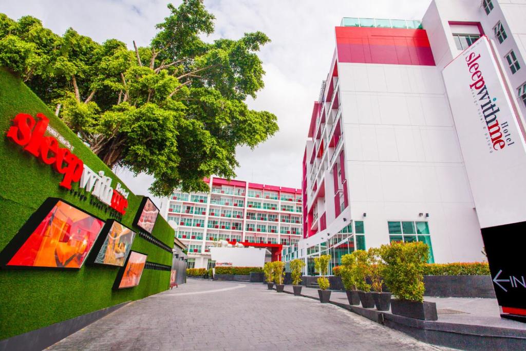 SLEEP WITH ME HOTEL design hotel @ patong (SHA Plus+) - Resim 3