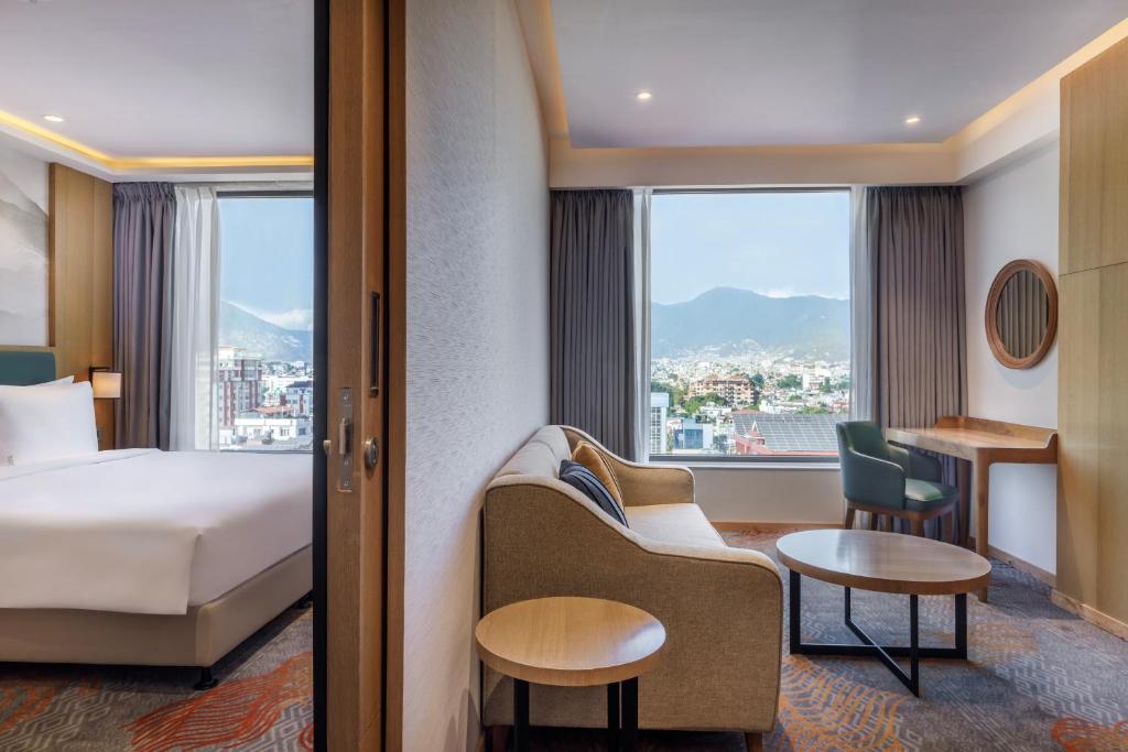 Nespecifikovaný výhled na hory nebo výhled na hory při pohledu z hotelu