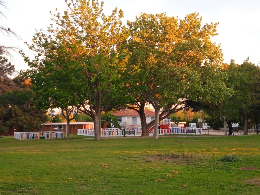 Zahrada ubytování Bungalows Zaragoza Camping