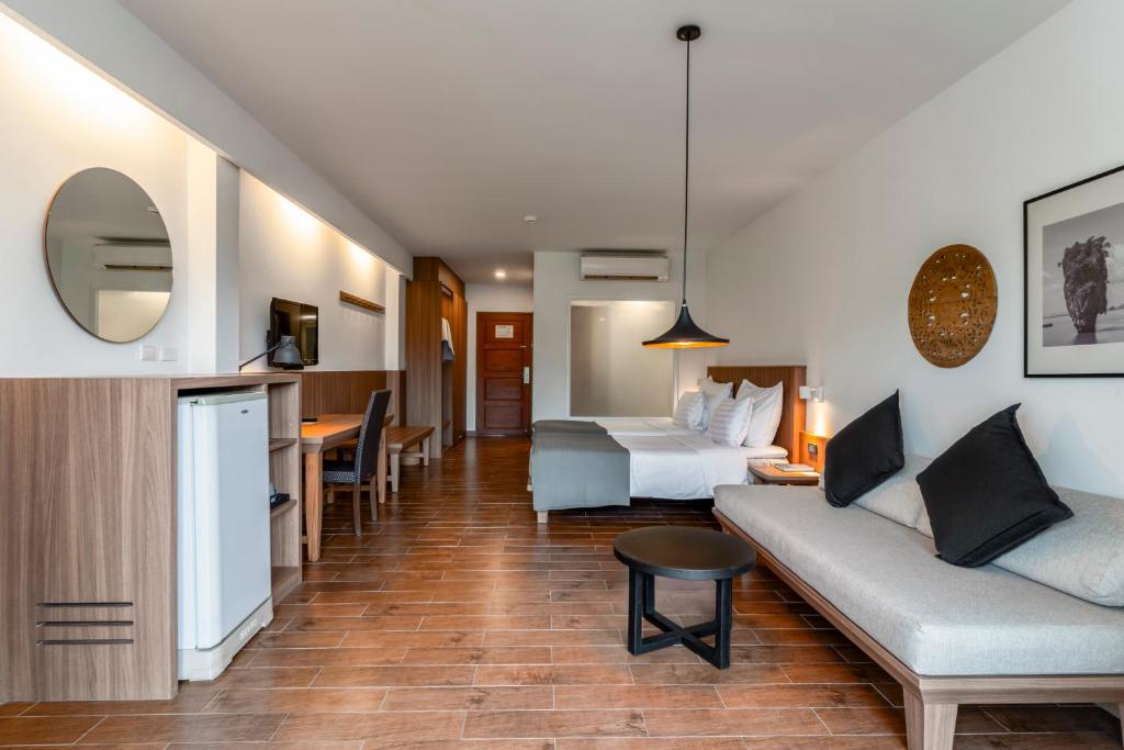 Sunprime Kamala Beach - 10